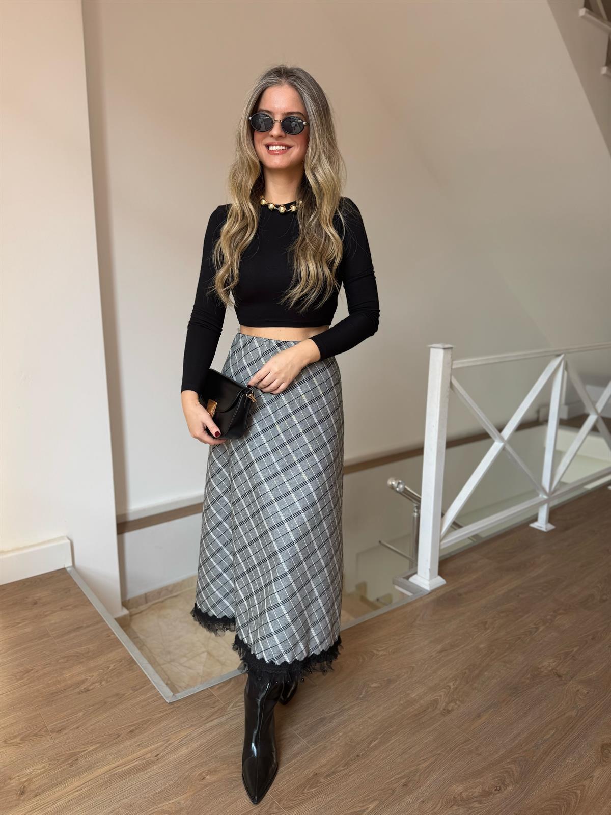 Etek Ucu Dantel Detaylı Ekoseli Midi Etek 