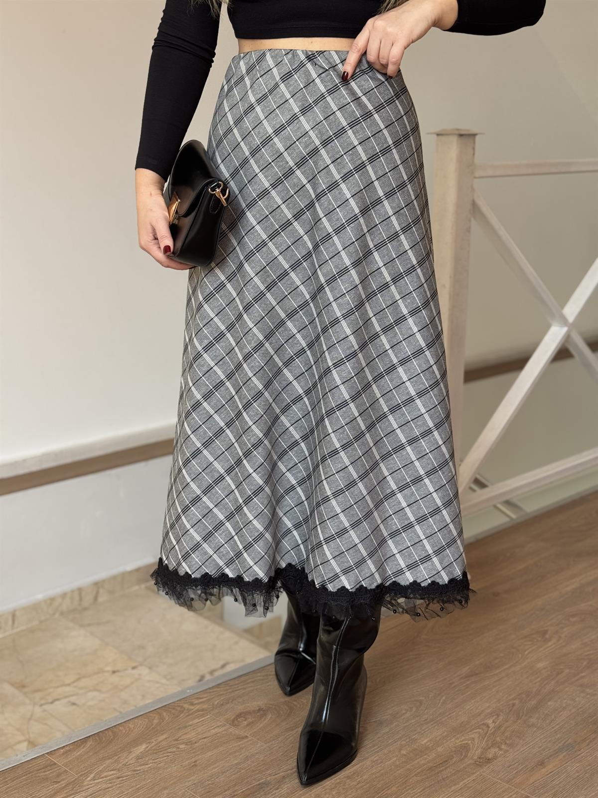 Etek Ucu Dantel Detaylı Ekoseli Midi Etek 