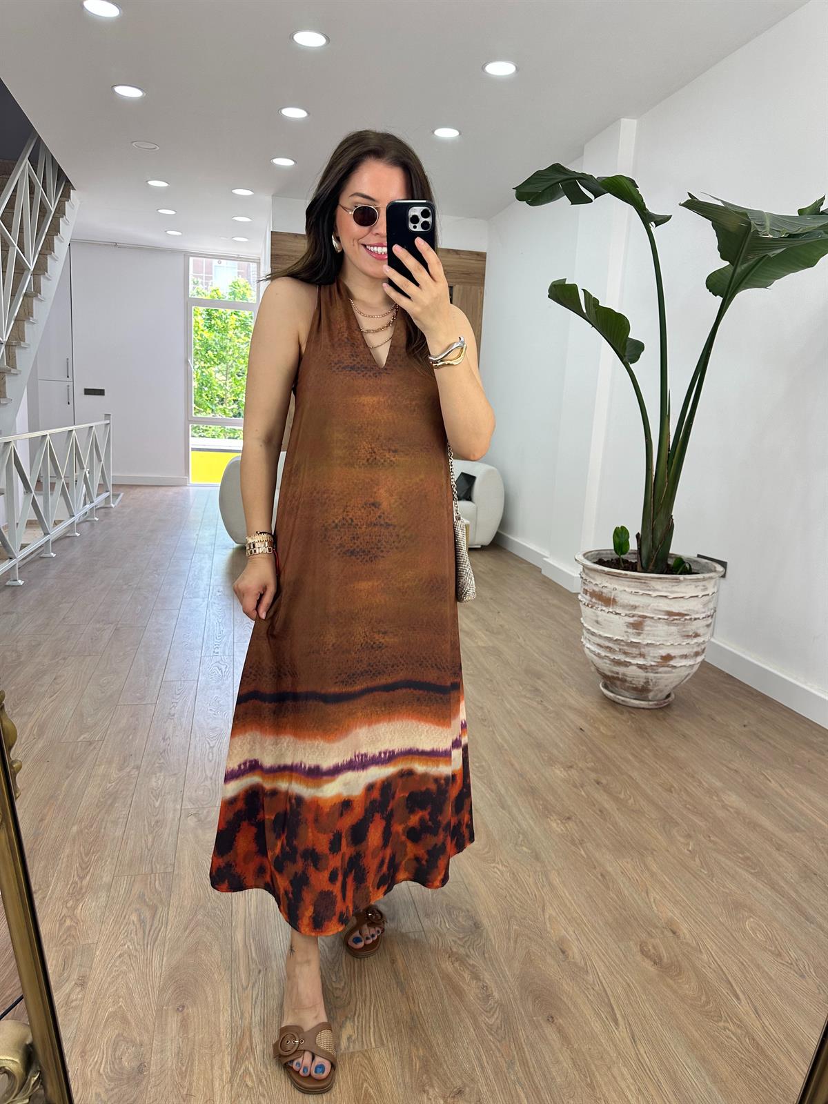 Etek Ucu Desenli V Yaka Elbise