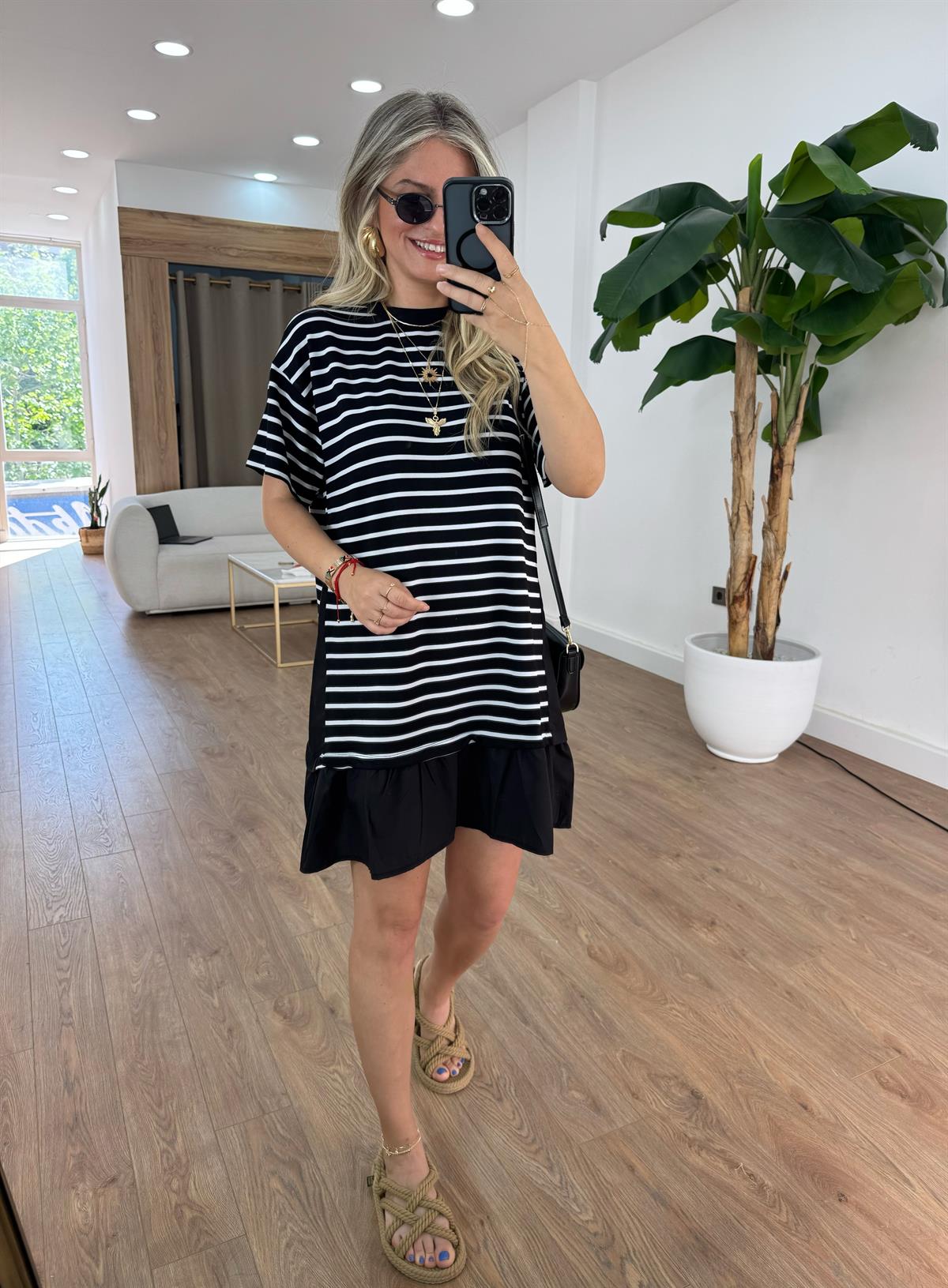 Etek Ucu Fırfırlı Çizgili Elbise - Siyah