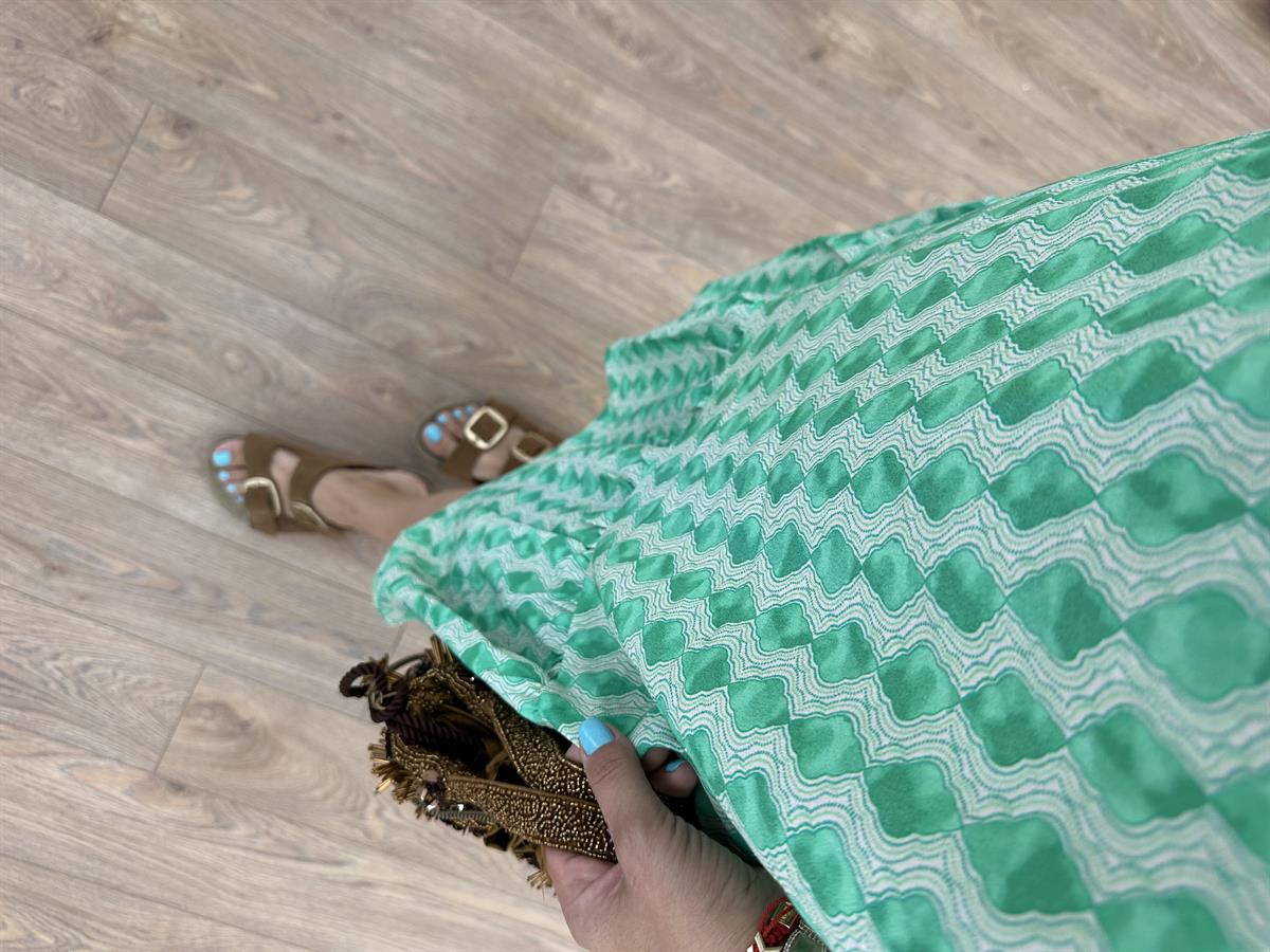 Etek Ucu Volanlı Desenli Elbise - Yeşil