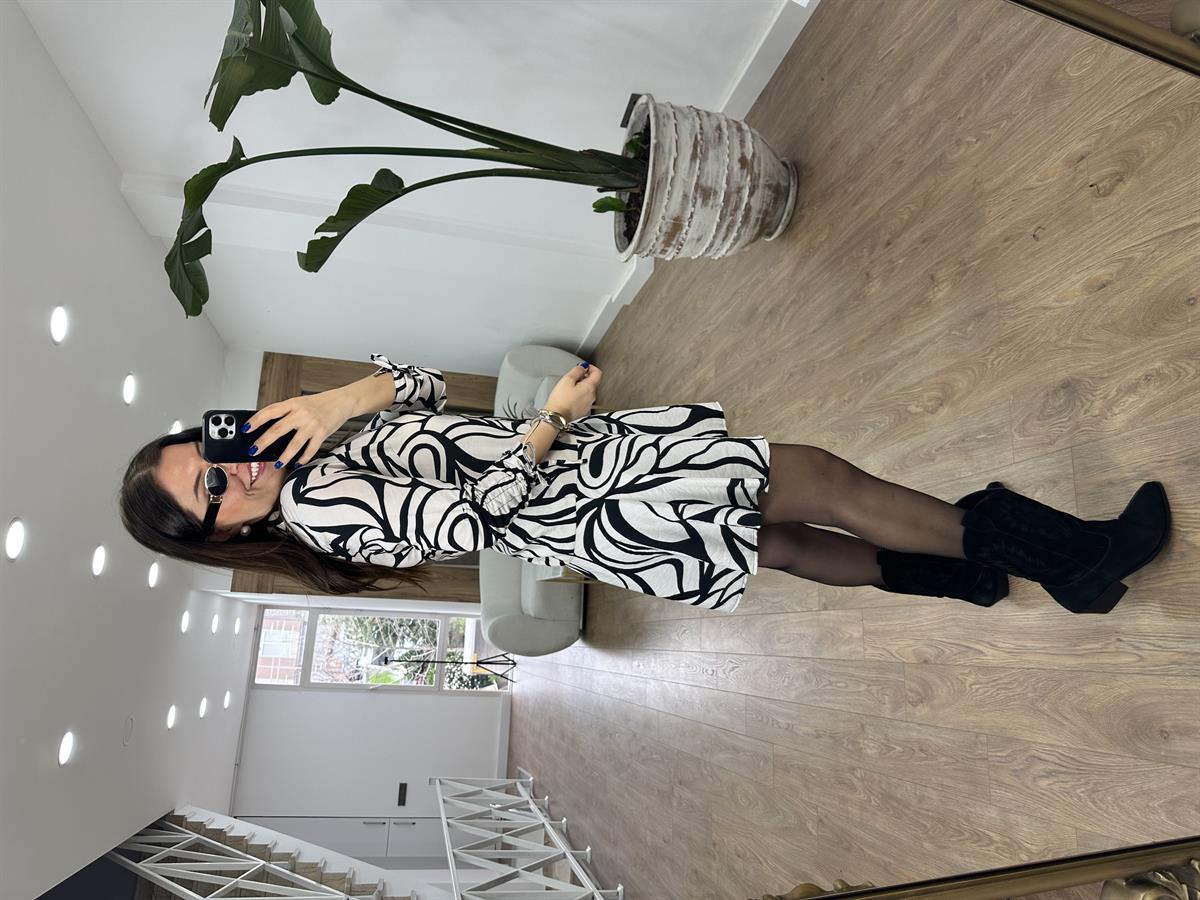 Etek Ucu Volanlı Gömlek Elbise