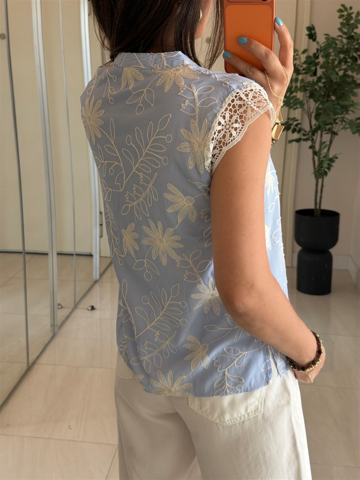 Komple Nakışlı Dantel Detaylı Bluz 