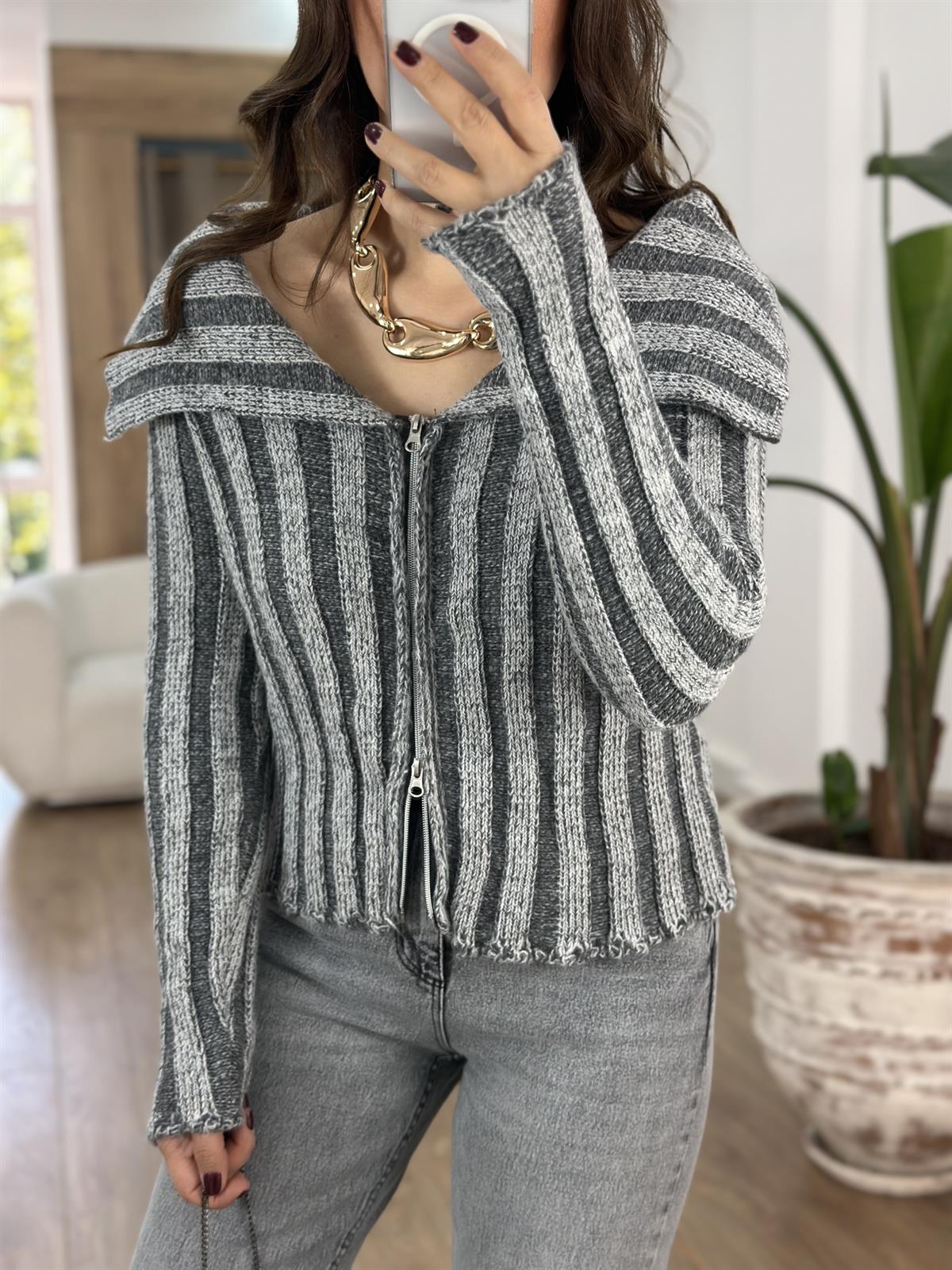 Fermuarlı Geniş Yaka Hırka 