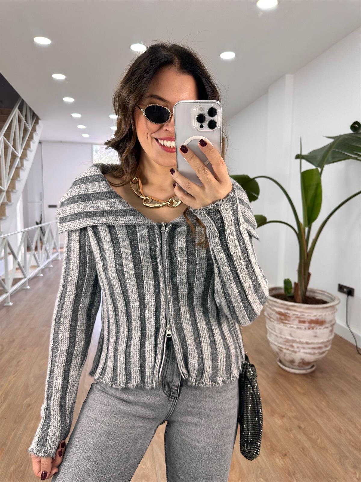 Fermuarlı Geniş Yaka Hırka 