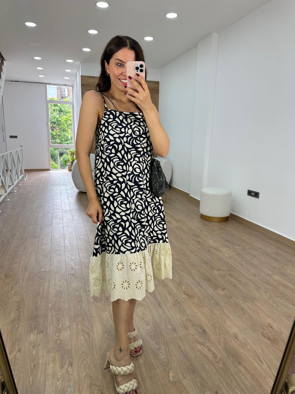 Fisto Detaylı Keten Elbise-Siyah