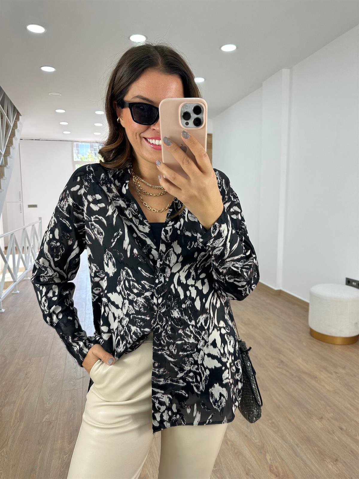 Geniş Manşetli Saten Baskılı Şifon Gömlek -Taş