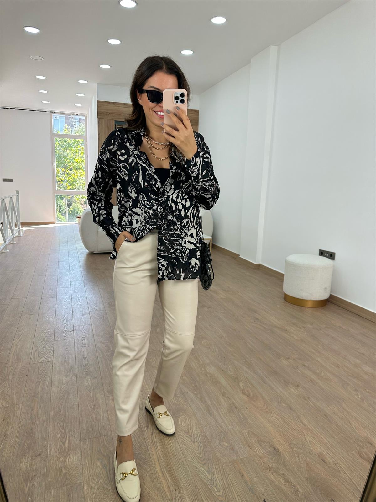 Geniş Manşetli Saten Baskılı Şifon Gömlek -Taş