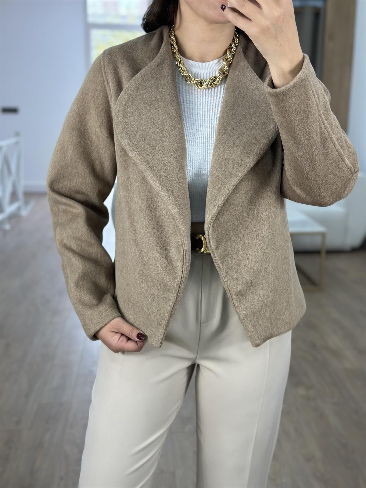 Geniş Yaka İçerisi Astarlı Kaşe Ceket-Bej