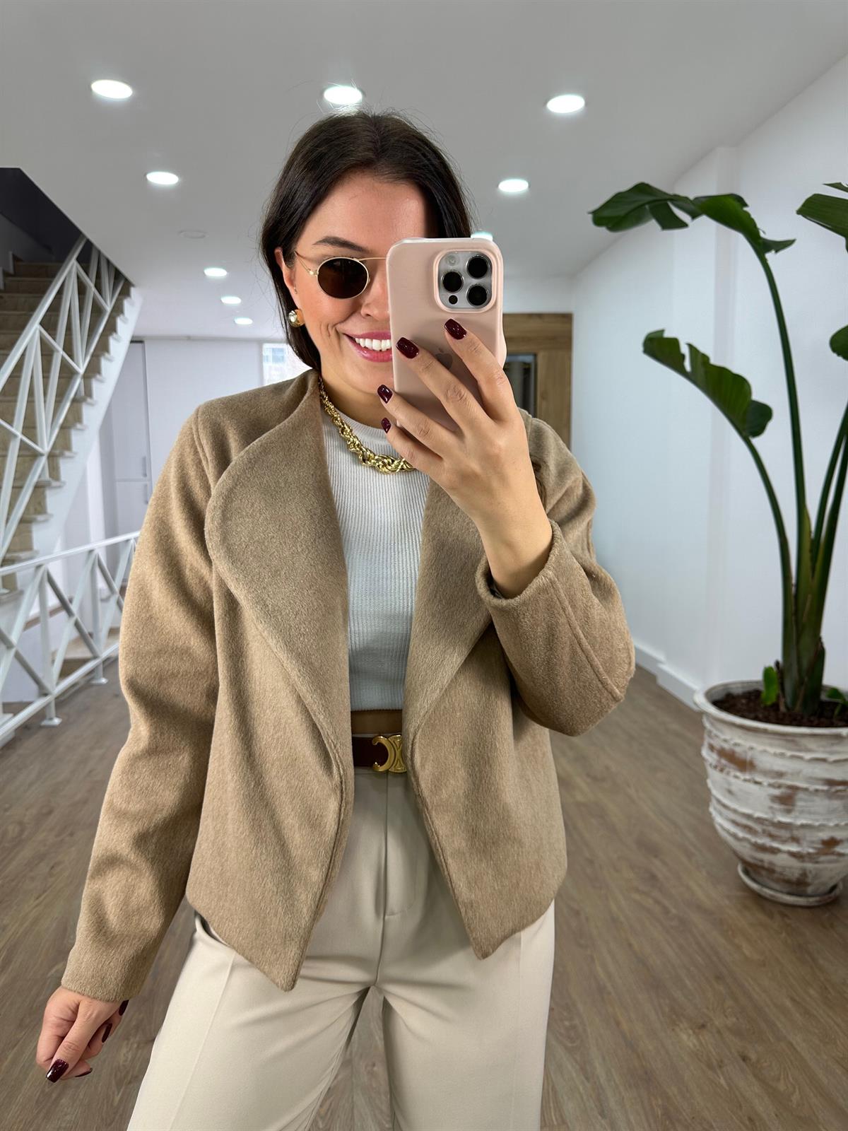 Geniş Yaka İçerisi Astarlı Kaşe Ceket-Bej