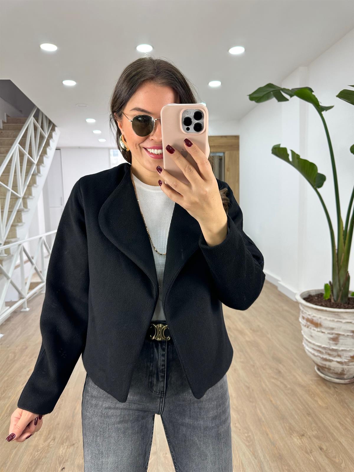 Geniş Yaka İçerisi Astarlı Kaşe Ceket-Siyah