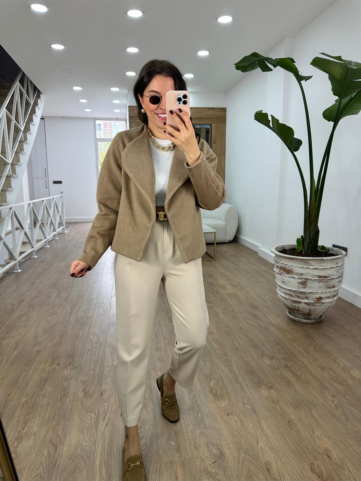 Geniş Yaka İçerisi Astarlı Kaşe Ceket-Bej