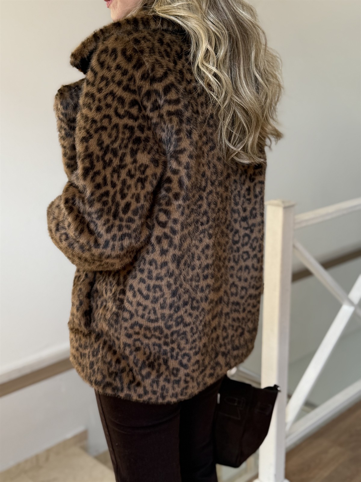 Geniş Yaka Klapalı Leopar Dolgun Kürk Kaban