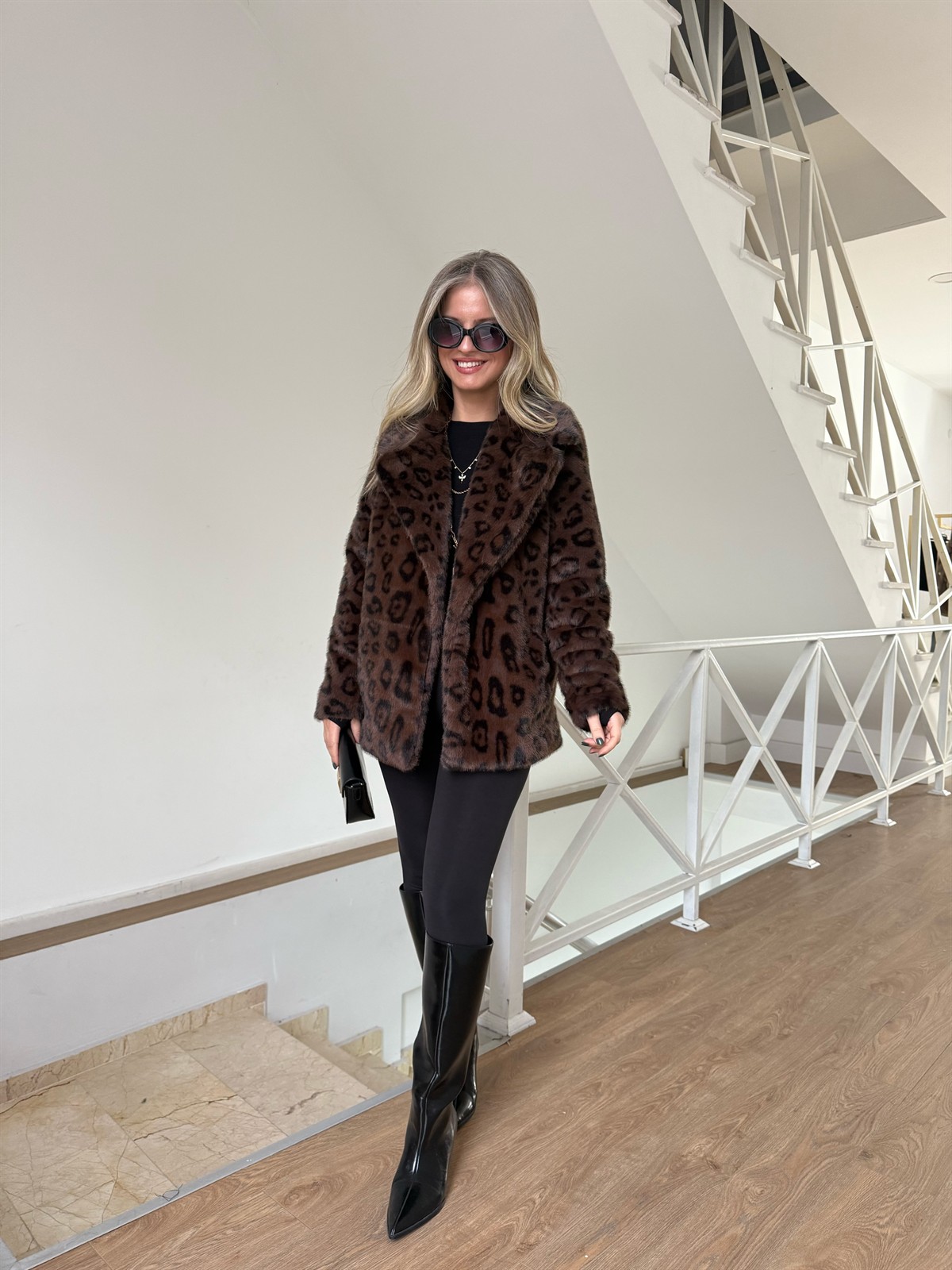 Geniş Yaka Leopar Suni Kürk Kaban