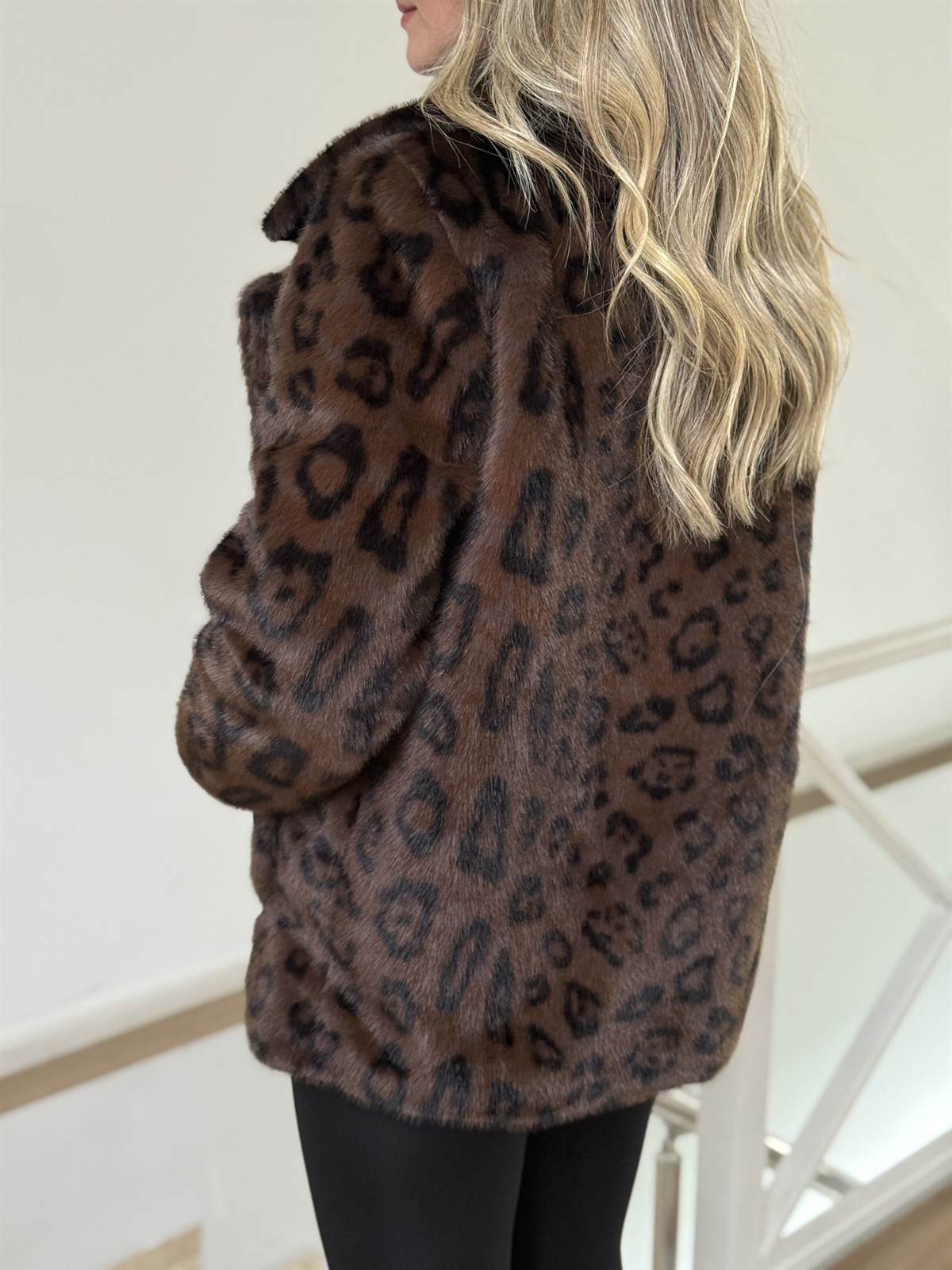 Geniş Yaka Leopar Suni Kürk Kaban