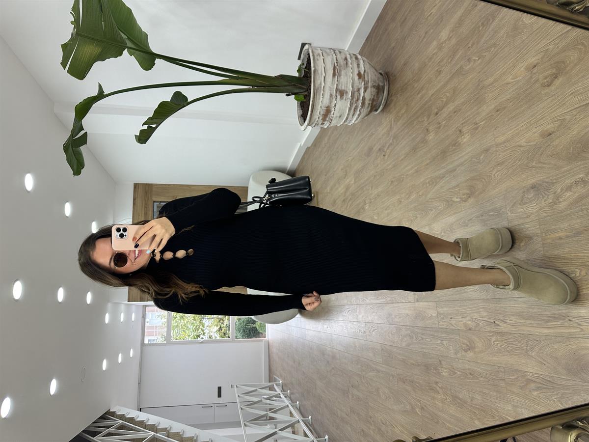 Göğsü İnci Düğmeli Triko Elbise-Siyah