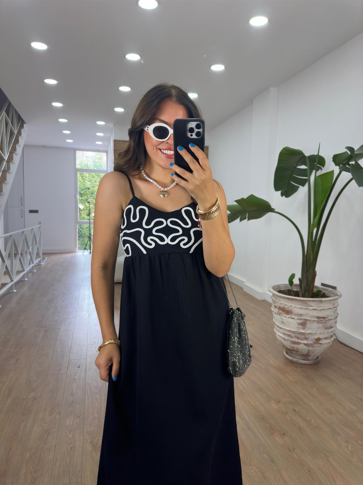 Göğüsü İşlemeli Müslin Elbise-Siyah