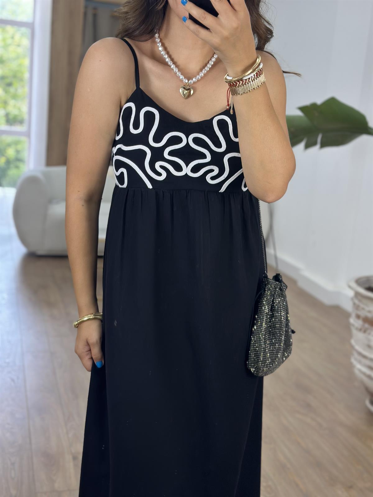 Göğüsü İşlemeli Müslin Elbise-Siyah