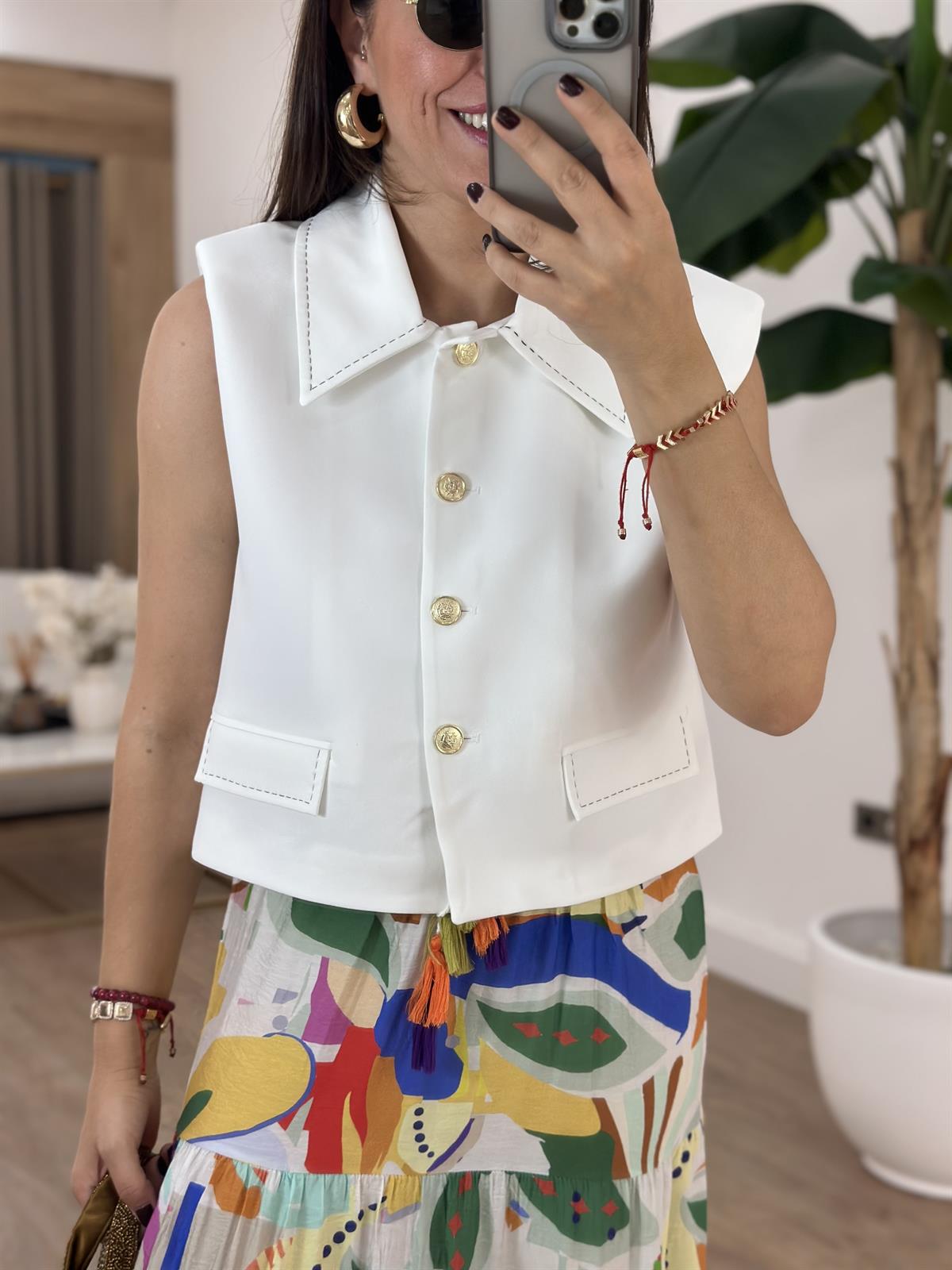 Gold Düğme Detaylı Süs Cepli Yelek