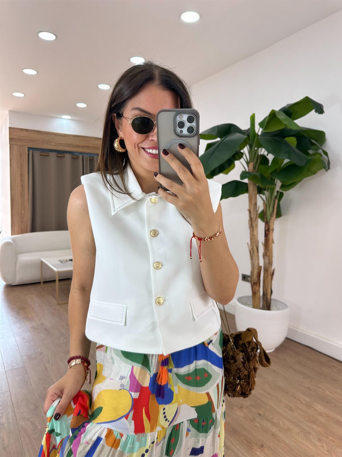 Gold Düğme Detaylı Süs Cepli Yelek