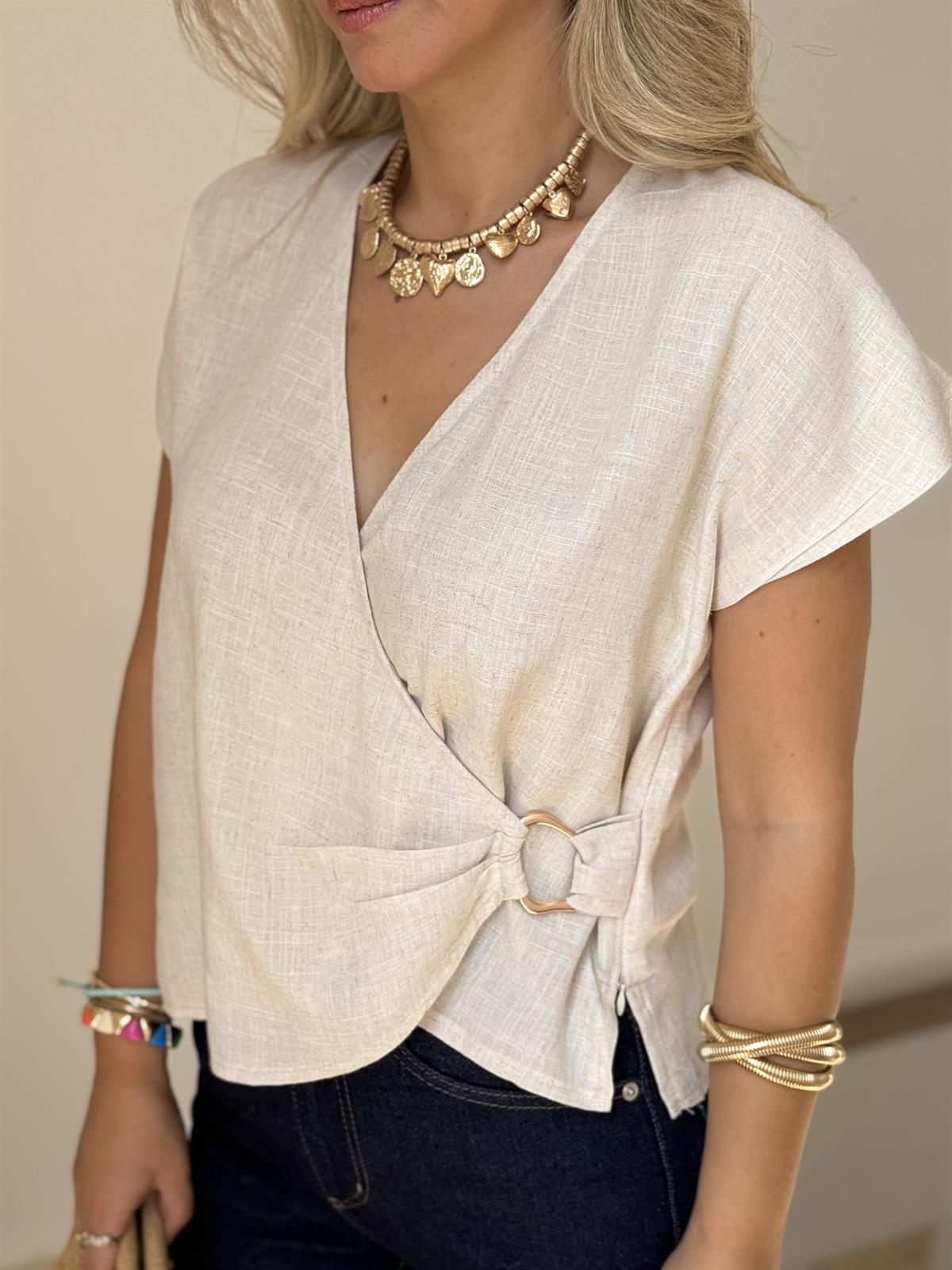 Gold Aksesuar Detaylı Keten Bluz - Natürel