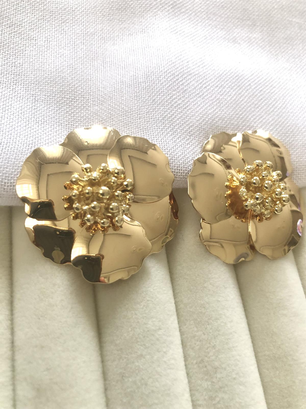 Gold Çiçek Yapraklı Küpe