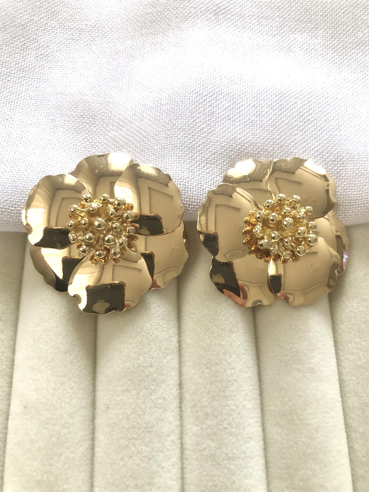 Gold Çiçek Yapraklı Küpe