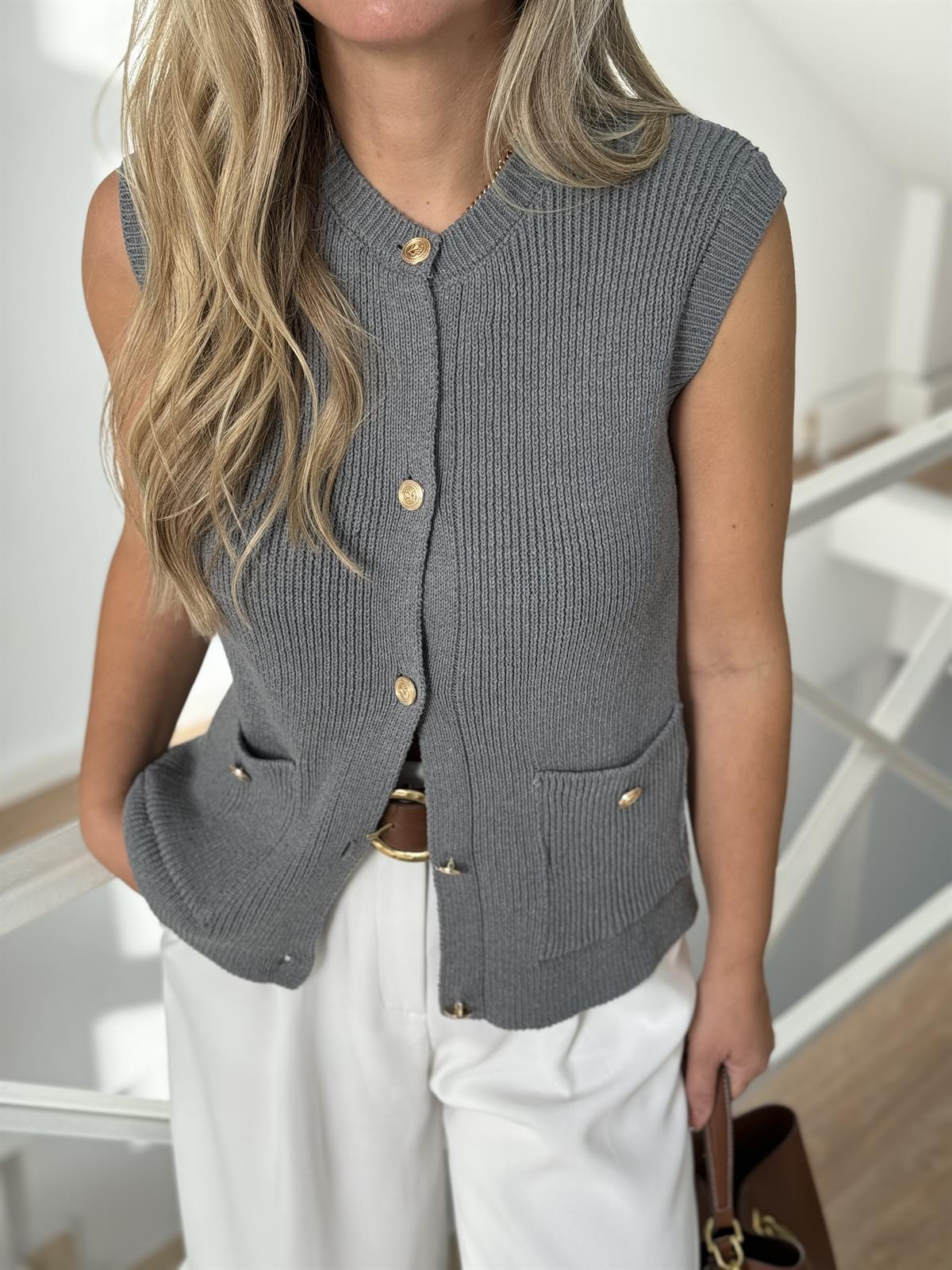 Gold Düğme Detaylı Triko Yelek-Gri