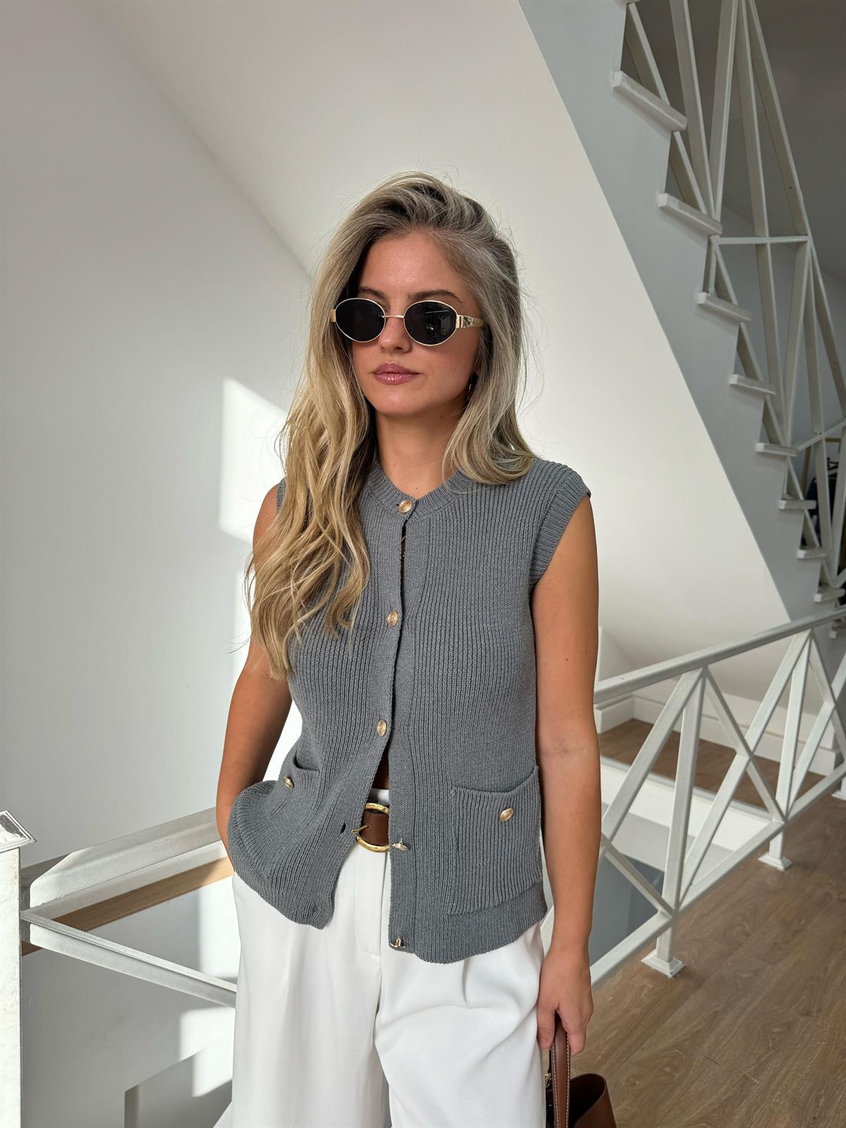 Gold Düğme Detaylı Triko Yelek-Gri