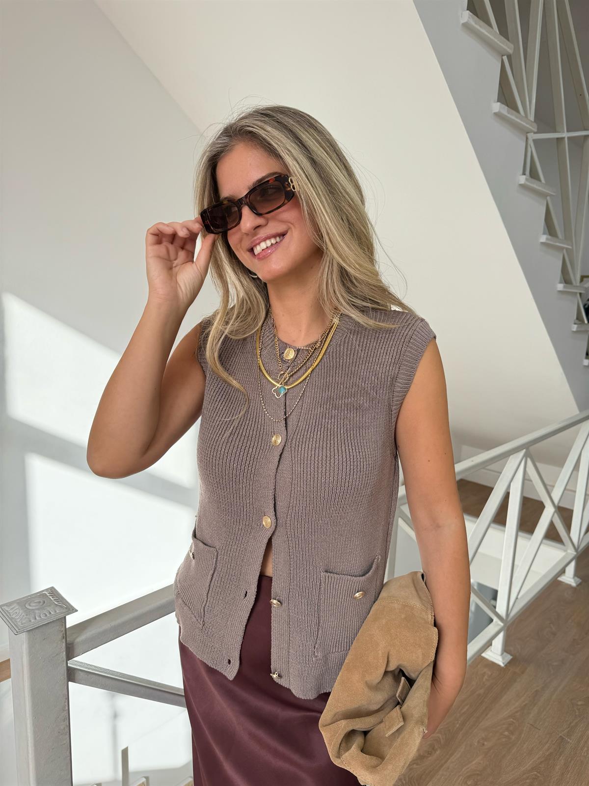 Gold Düğme Detaylı Triko Yelek-Vizon