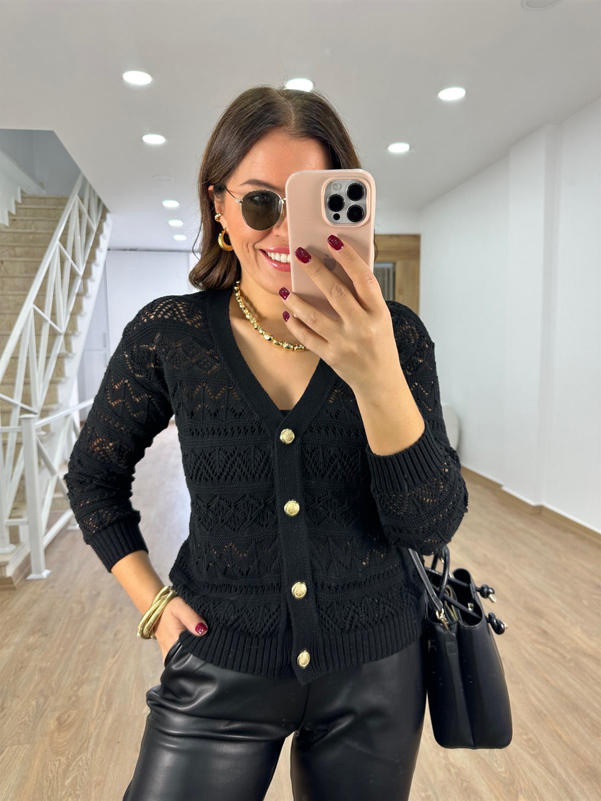 Gold Düğmeli Ajurlu Hırka-Siyah