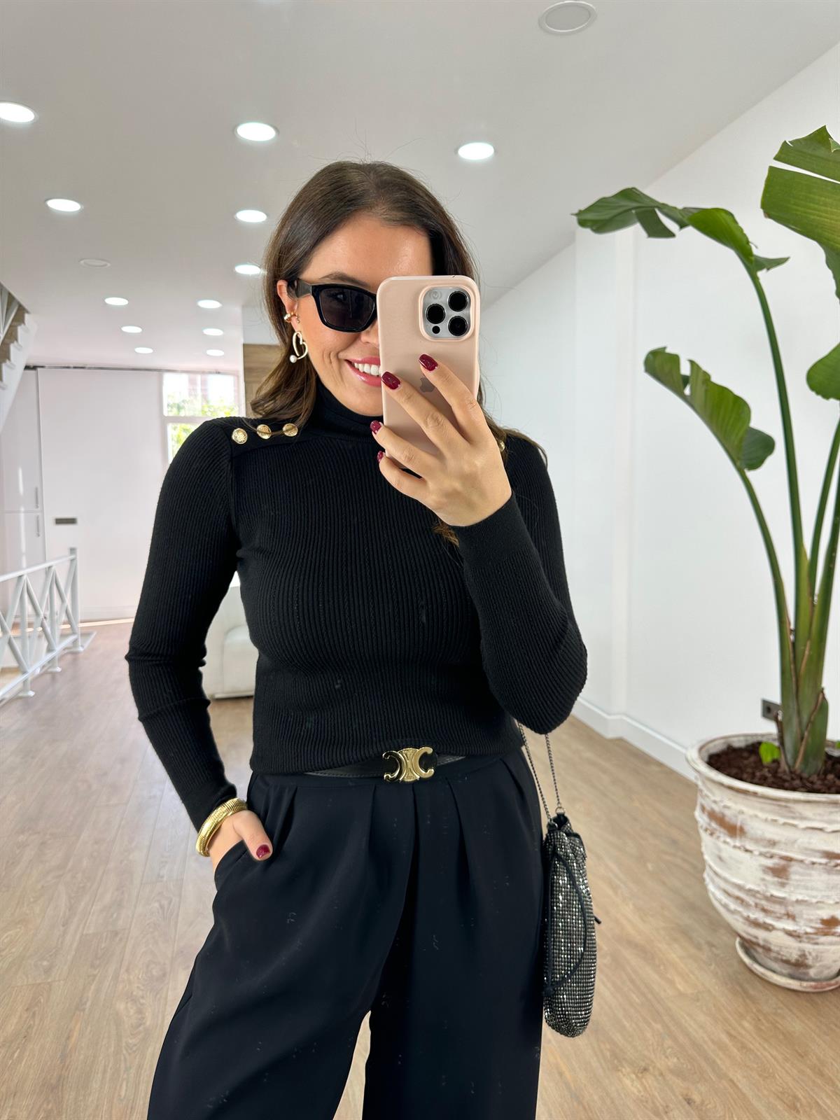 Gold Düğmeli Balıkçı Yaka Triko Kazak-Siyah