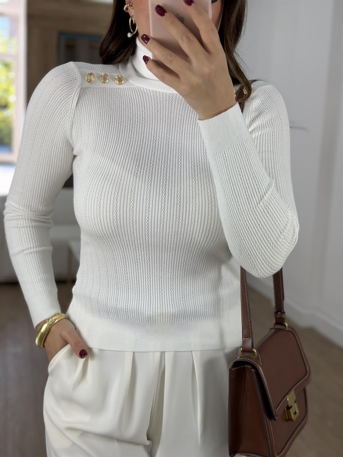 Gold Düğmeli Balıkçı Yaka Triko Kazak-Beyaz