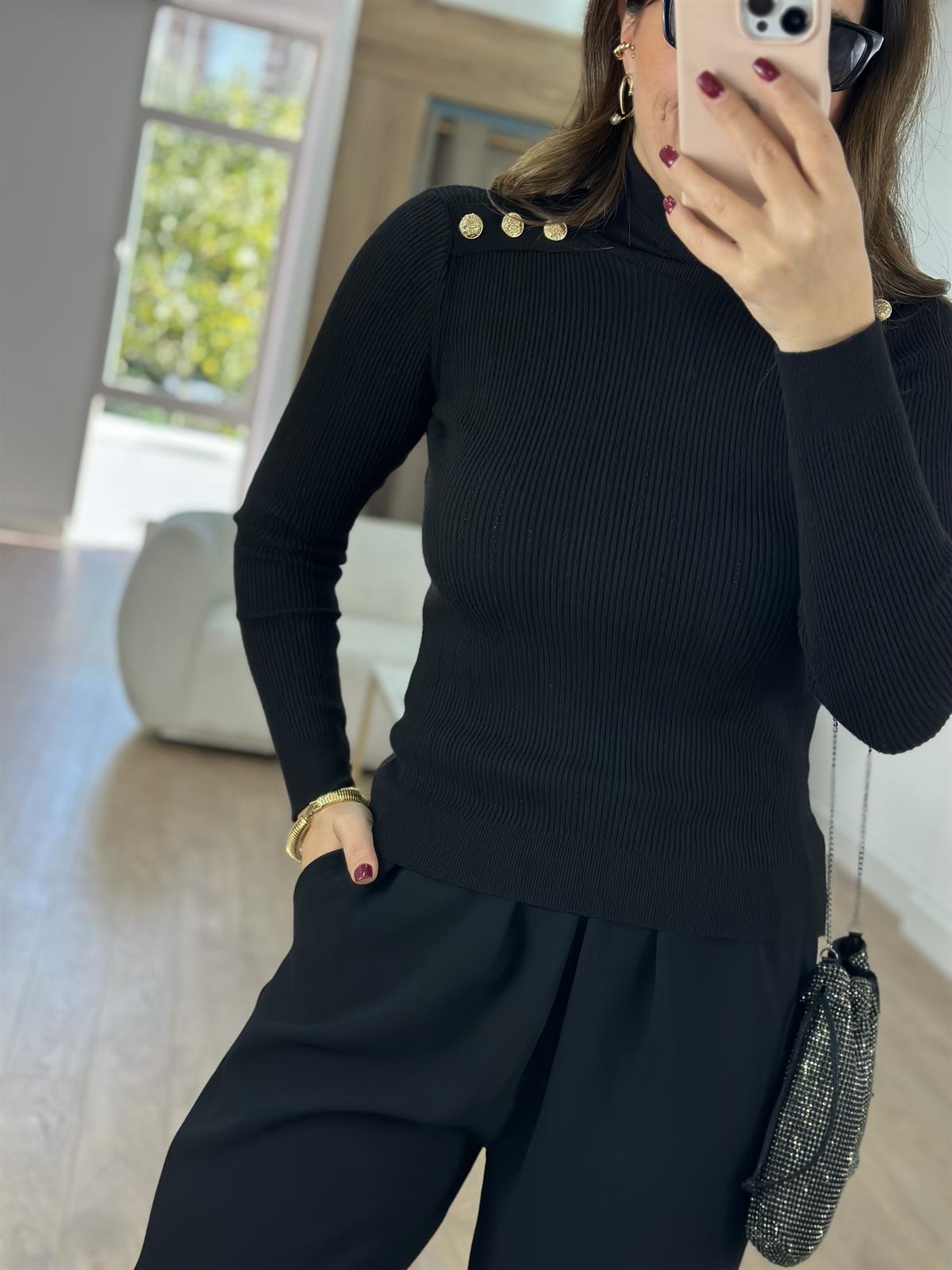 Gold Düğmeli Balıkçı Yaka Triko Kazak-Siyah