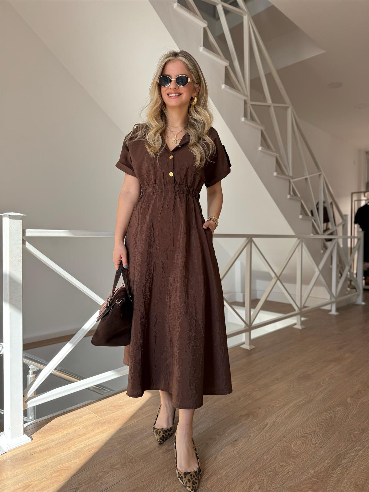 Gold Düğmeli Beli Lastikli Midi Elbise - Kahverengi