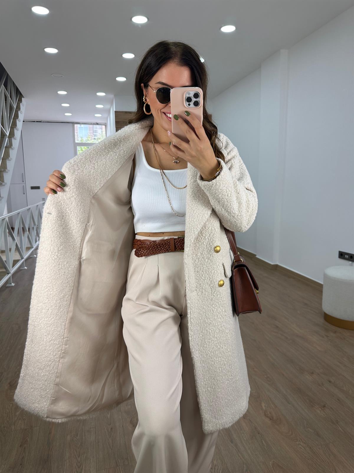 Gold Düğmeli Buklet Kaban-Ekru