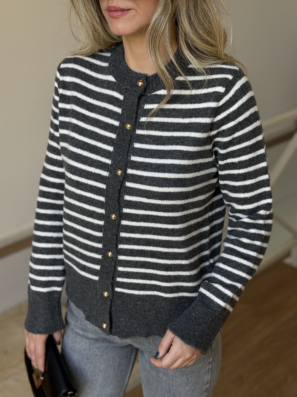 Gold Düğmeli Çizgili Hırka - Gri