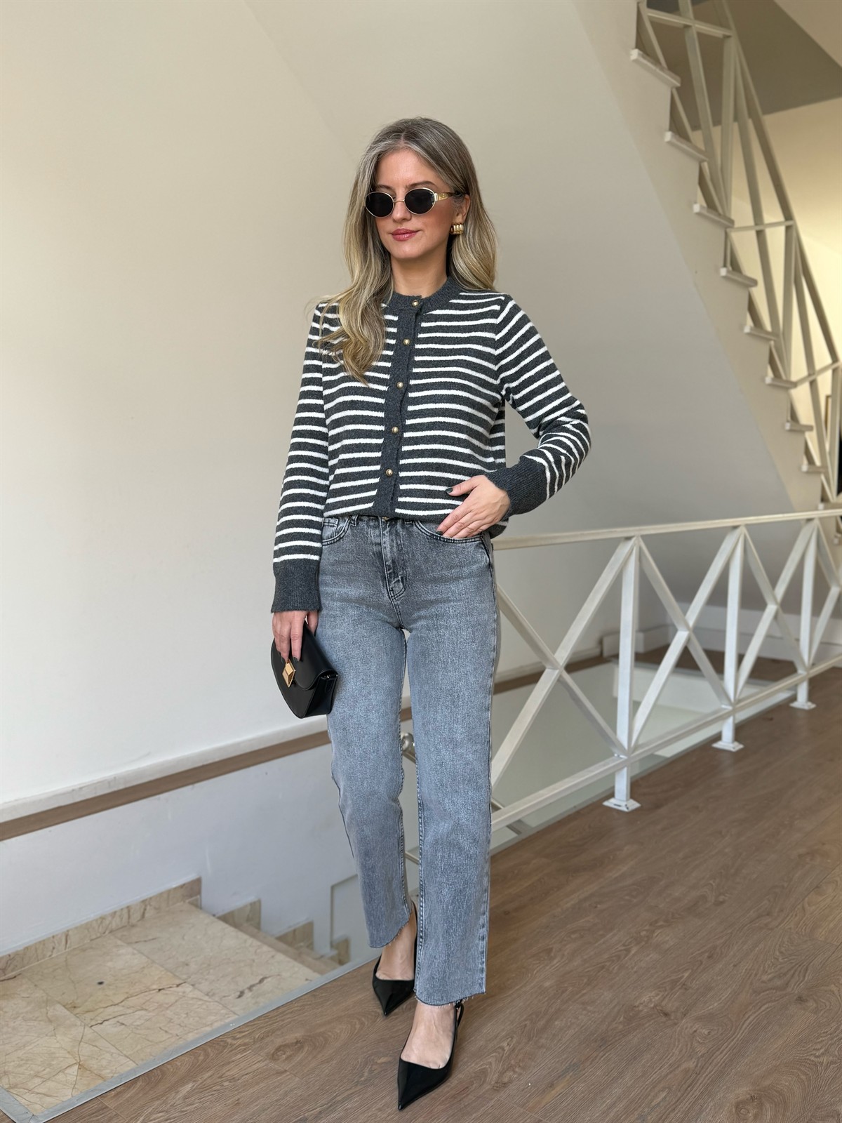 Gold Düğmeli Çizgili Hırka - Gri