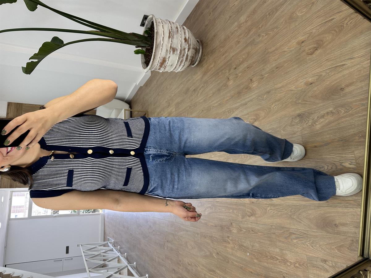 Gold Düğmeli Çizgili Triko Yelek