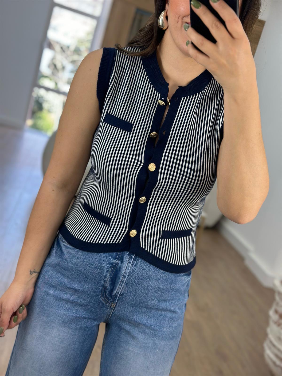 Gold Düğmeli Çizgili Triko Yelek