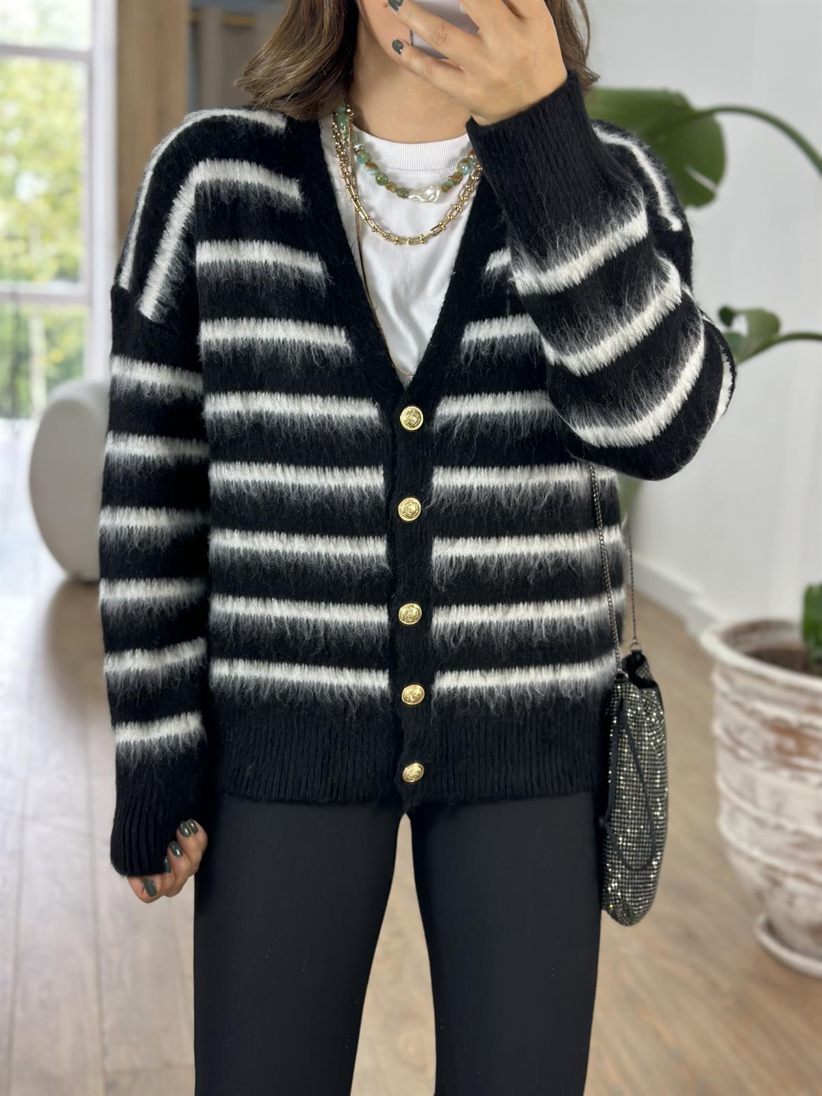 Gold Düğmeli Çizgili Yumoş Hırka 