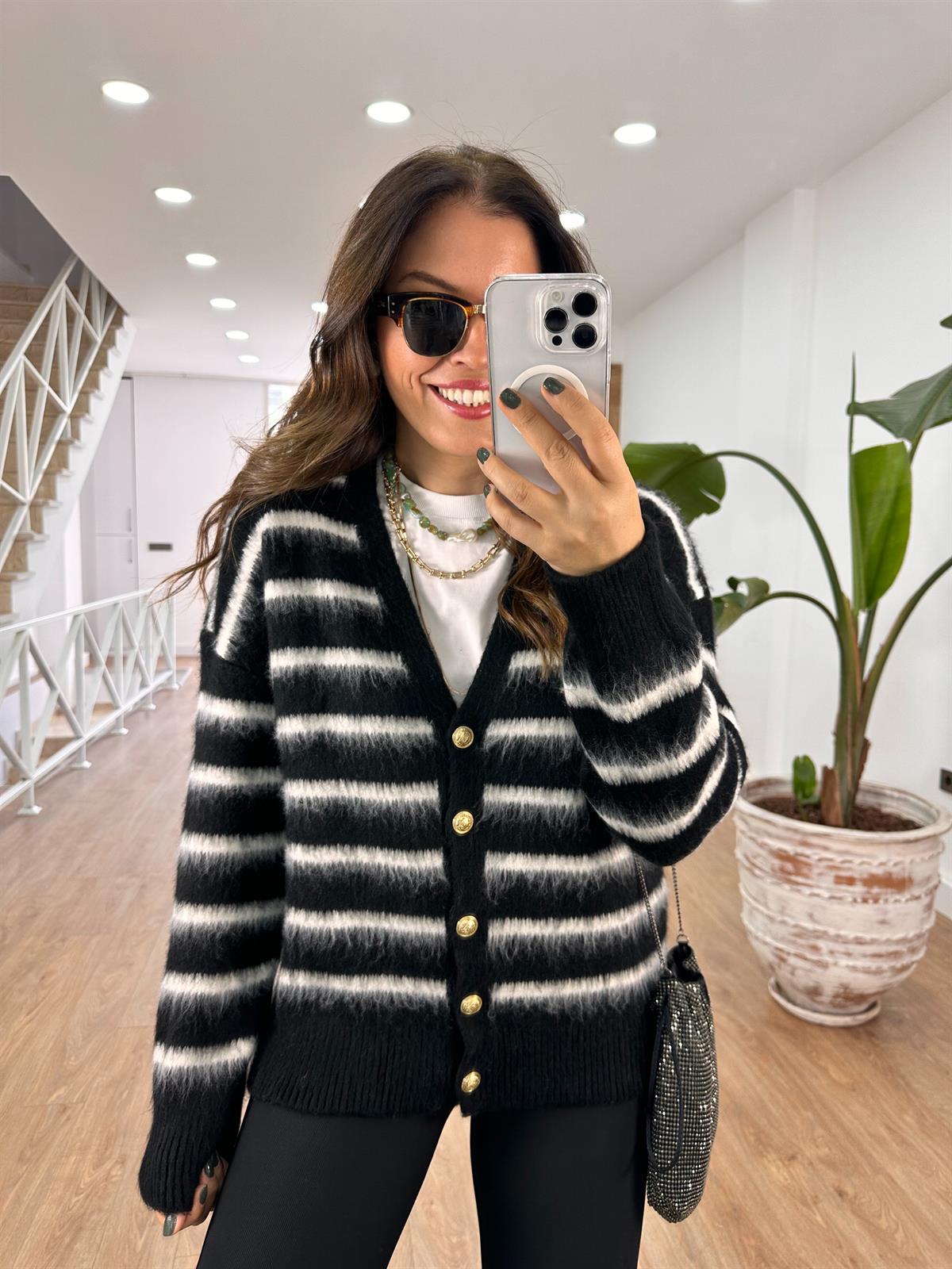 Gold Düğmeli Çizgili Yumoş Hırka 