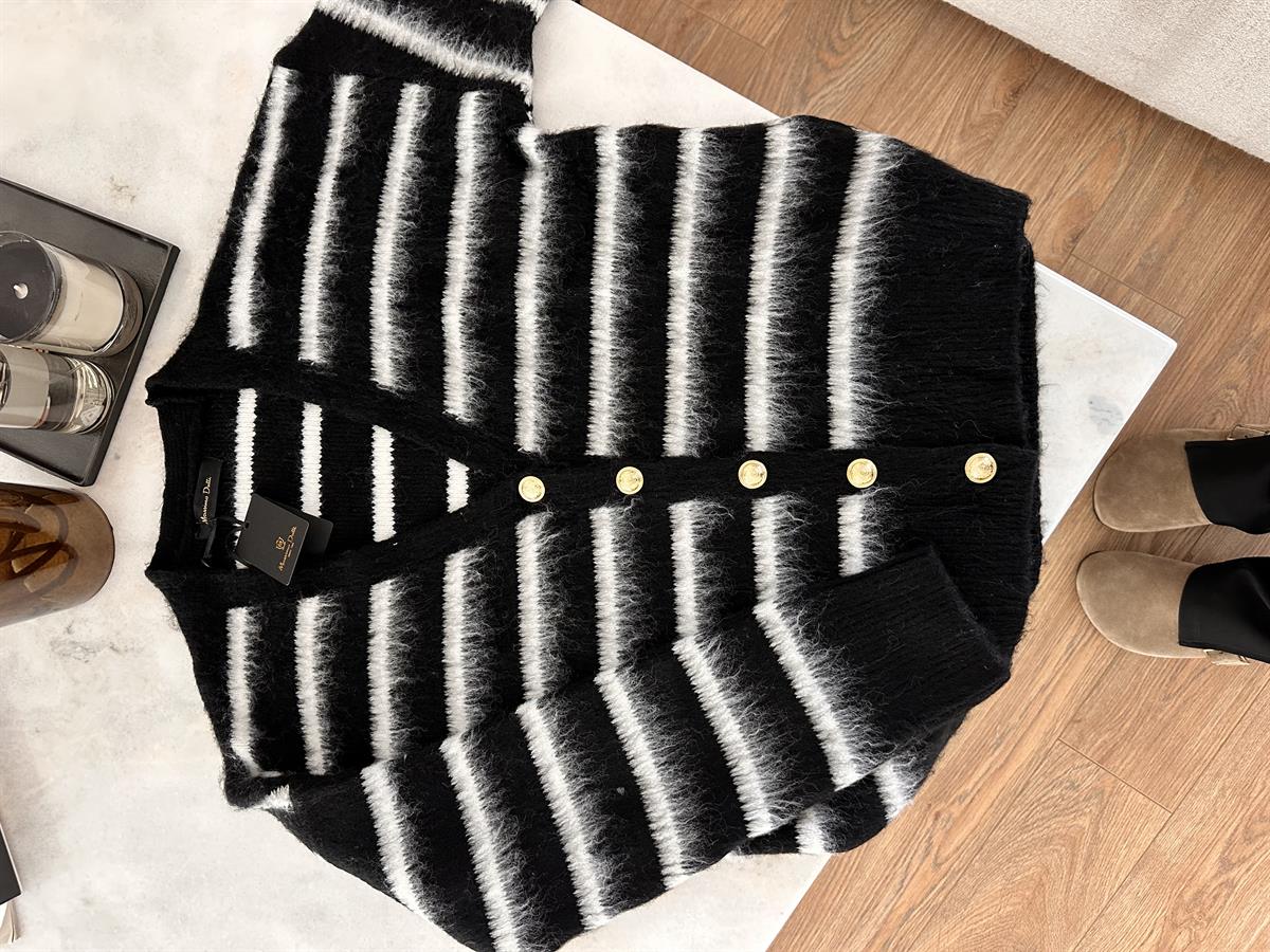 Gold Düğmeli Çizgili Yumoş Hırka 