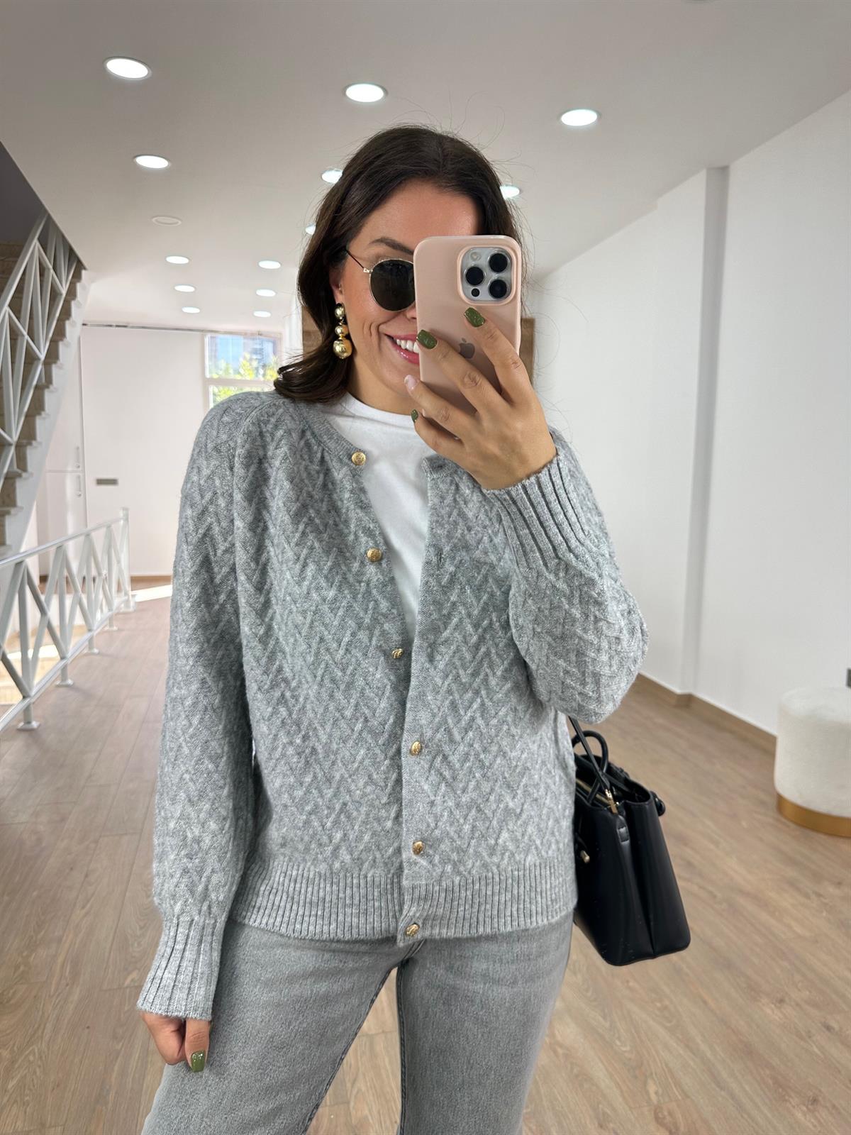 Gold Düğmeli Kabartmalı Yumoş Hırka- Gri