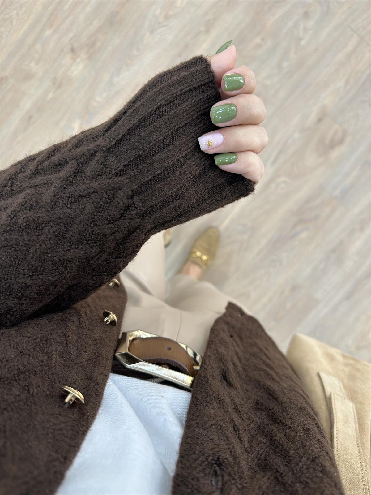 Gold Düğmeli Kabartmalı Yumoş Hırka-Kahverengi