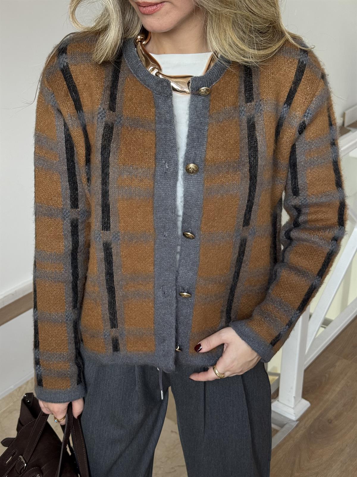 Gold Düğmeli Kareli Şardonlu Hırka 