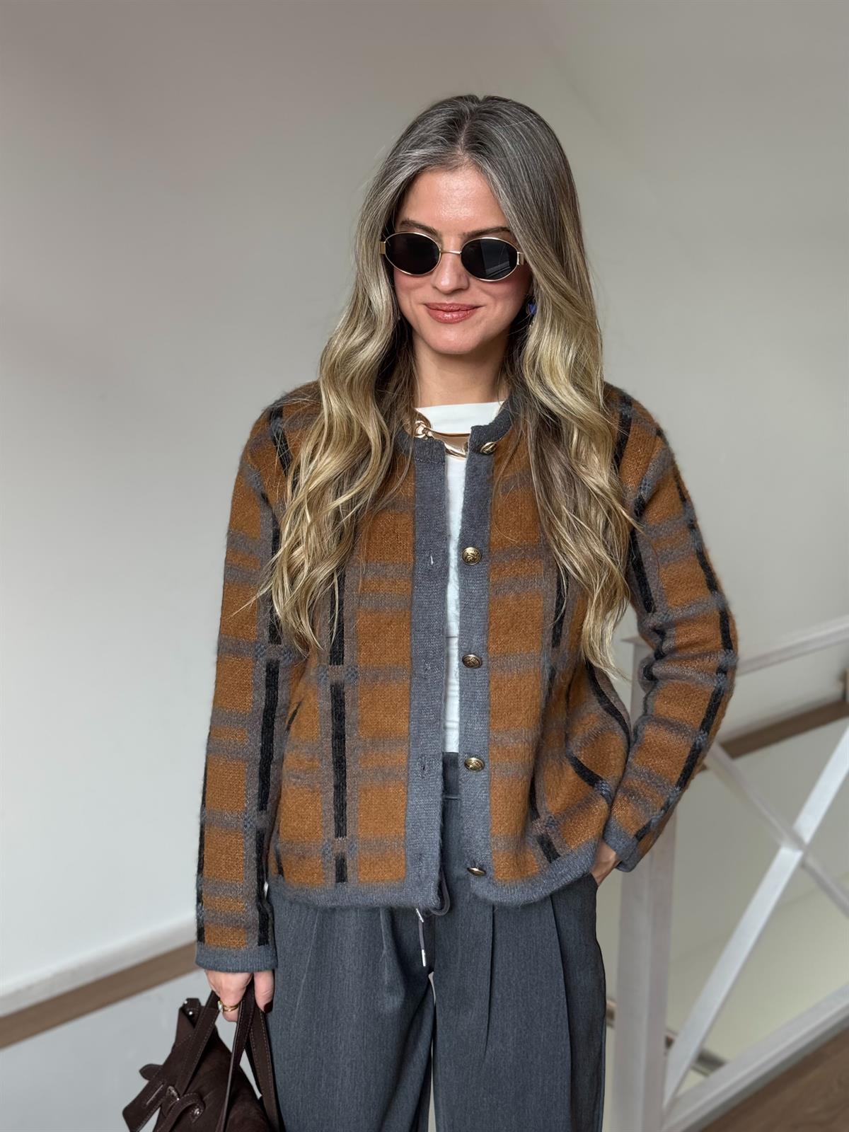 Gold Düğmeli Kareli Şardonlu Hırka 