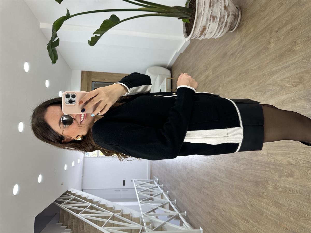 Gold Düğmeli Önden Cepli Uzun Hırka