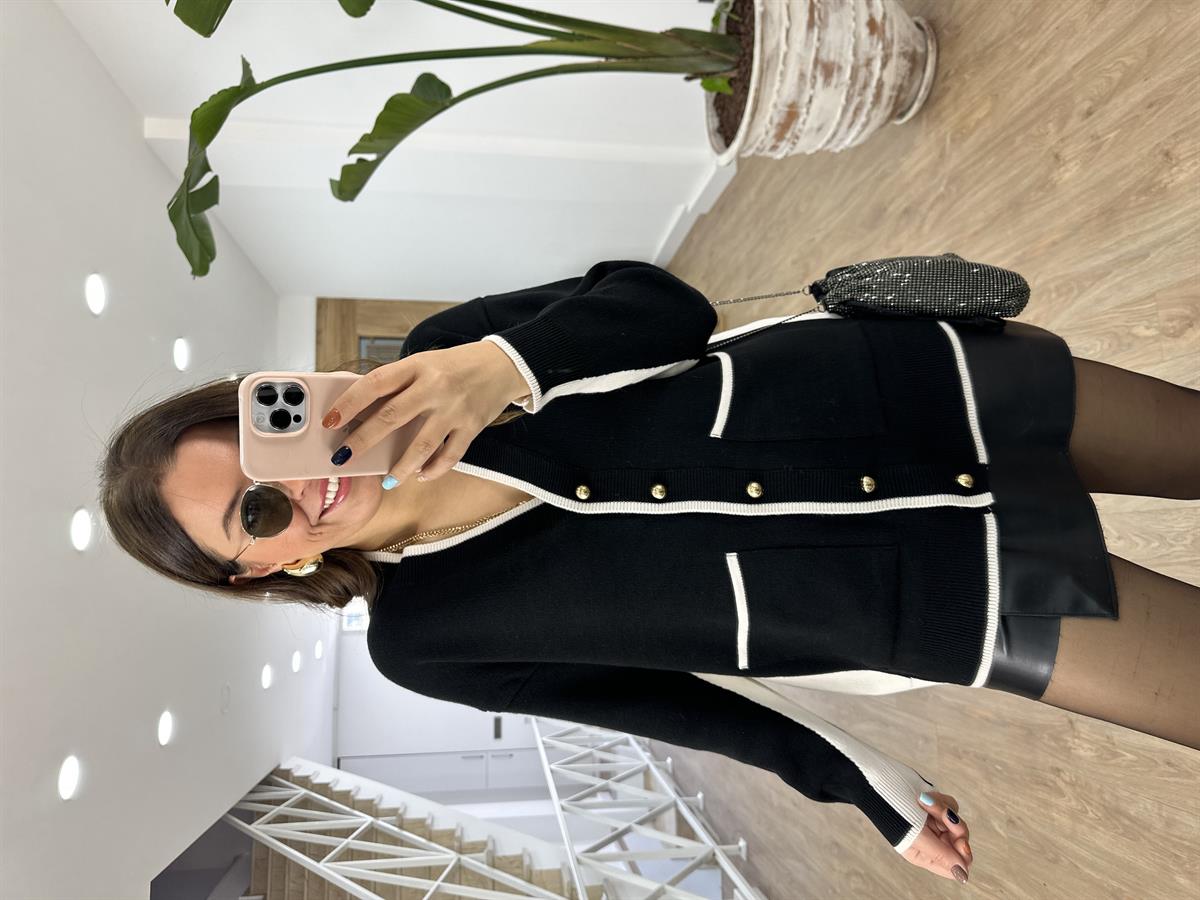 Gold Düğmeli Önden Cepli Uzun Hırka