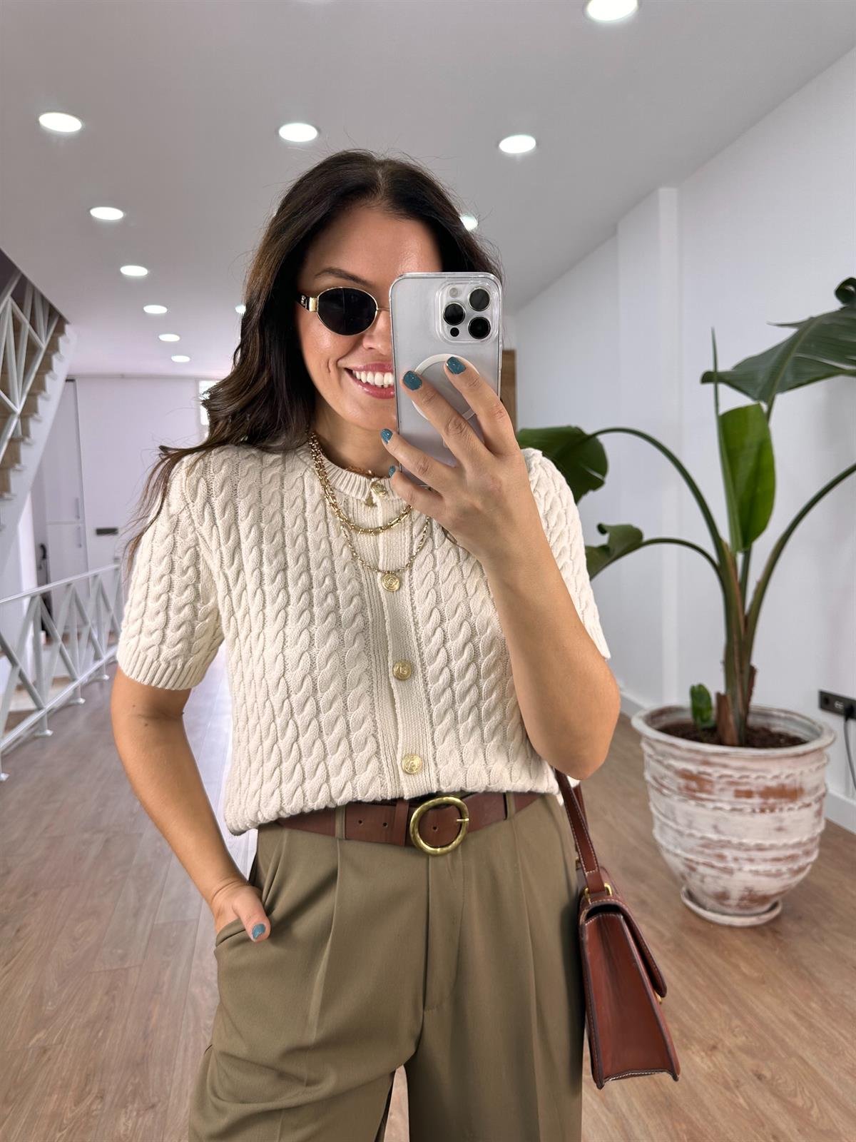 Gold Düğmeli Örgü Desenli Hırka - Ekru